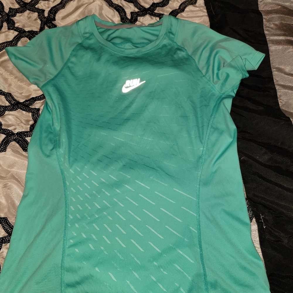 NIKE SZ S athletic top